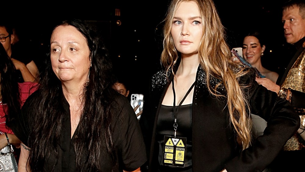 Anna Delvey Dives Into New York Fashion Week While Under House Arrest ...
